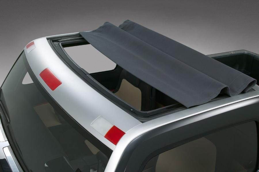Детали экстерьера Hummer H3T Concept 2003 года  (фото 15 из 19)